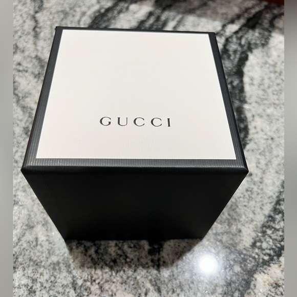 Gucci Diamond Watch GG2570 Silver - Picture 3 of 4
